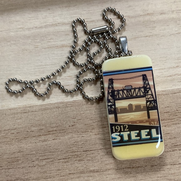 Portland , Oregons Steel Bridge. - Picture 3 of 3